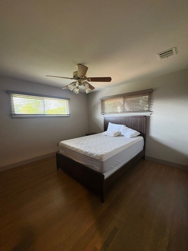 Building Photo - 141 W Twain Ave