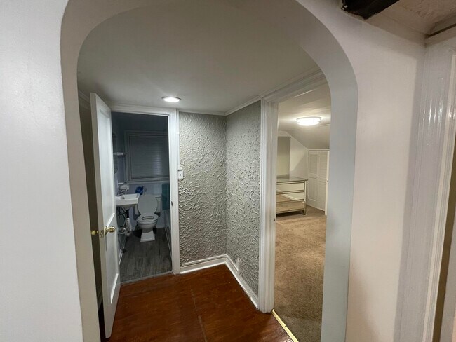 Building Photo - 278 Delawanna Ave