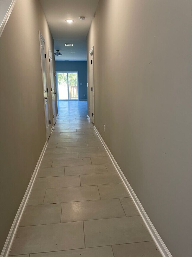 Building Photo - 3 Bedroom 2.5 Bath Townhouse in Columbia! ! Apply-your application fee will be credited to your f...