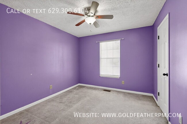 Building Photo - 905 Split Oak Dr