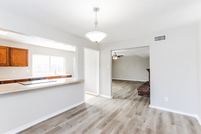 Building Photo - 6505 Alta Oaks Dr