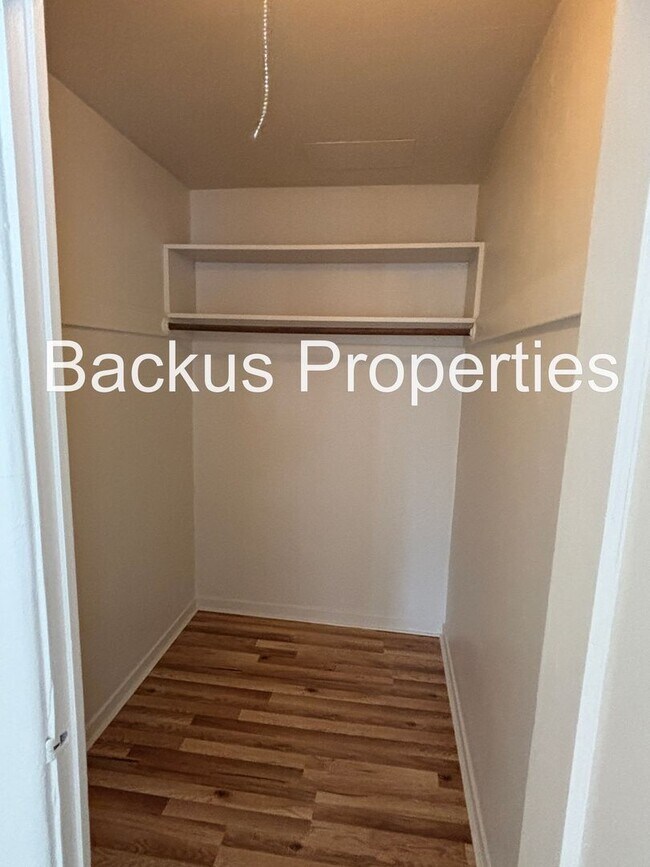 Building Photo - 249 Geil St