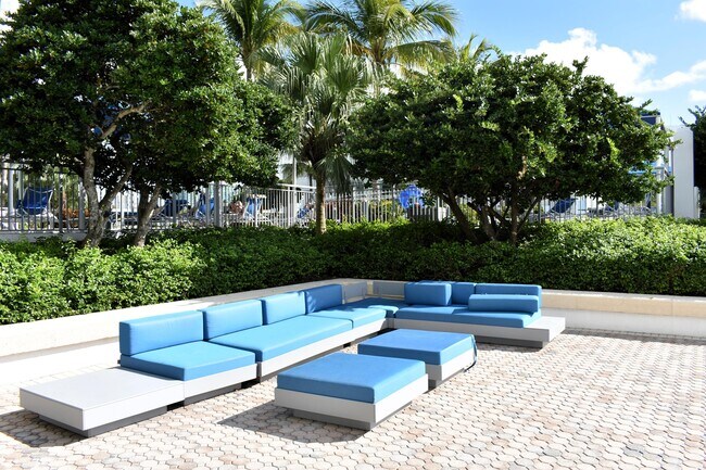 Building Photo - 300 S Australian Ave