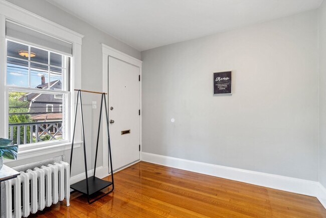 Building Photo - 1045 Adams St