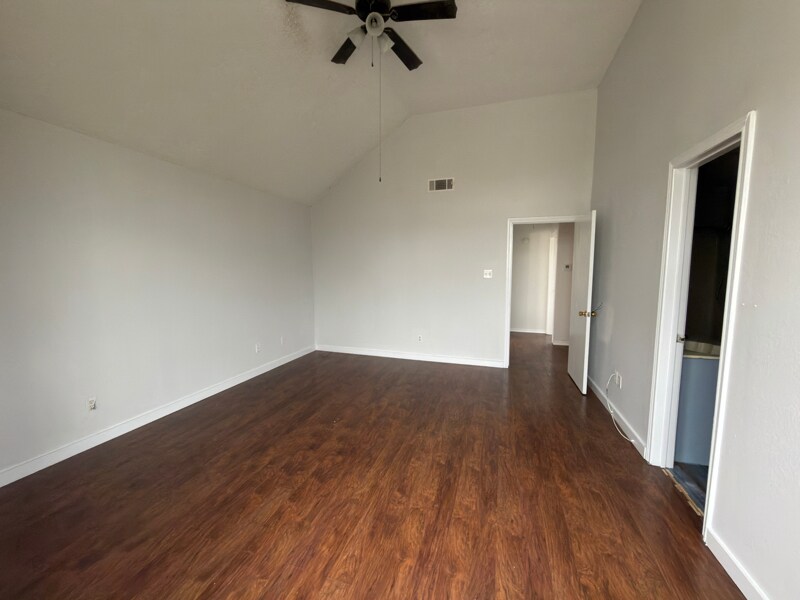 Building Photo - 1207 Charles Dr