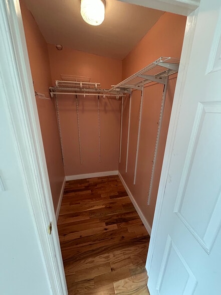 Building Photo - 2027 E Sergeant St