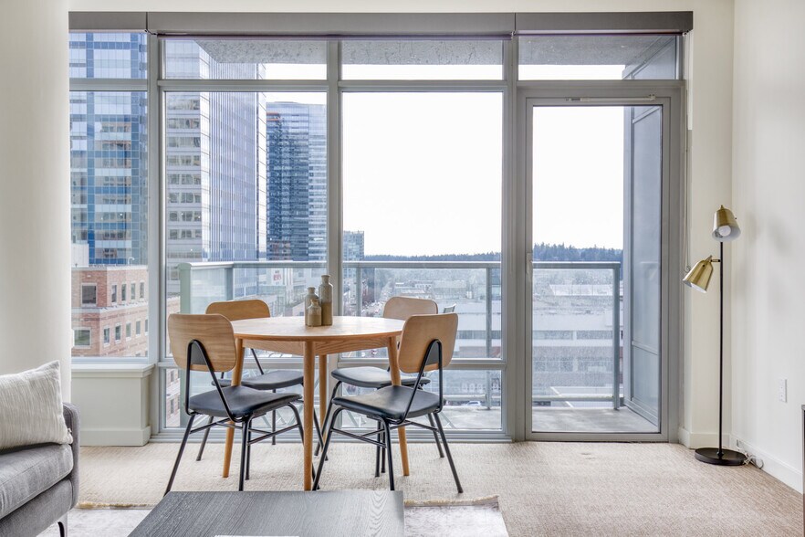 Building Photo - 10349 NE 10th St