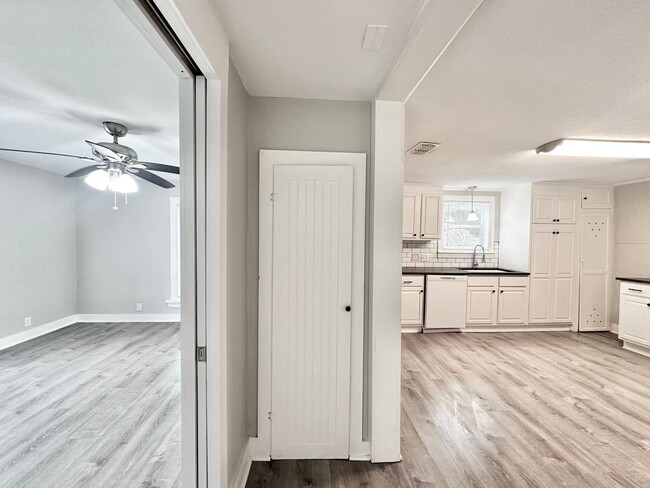 Building Photo - Available Now! Charming & Updated 3-Bedroo...