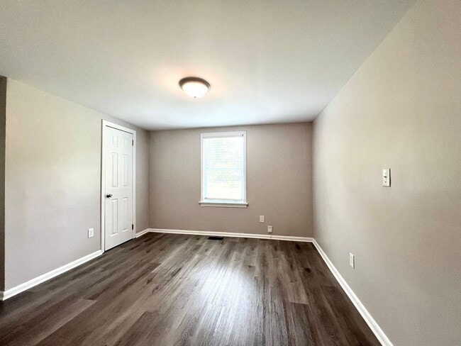 Building Photo - Stunning 4BR/2BA Home in Charlotte!