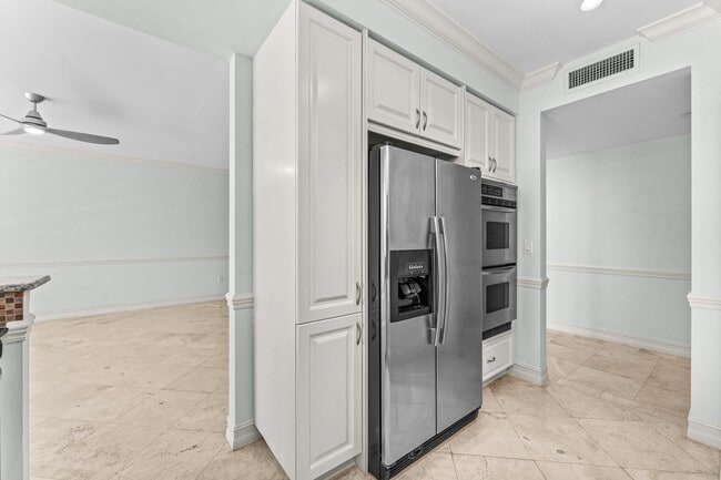 Building Photo - 550 SE Mizner Blvd