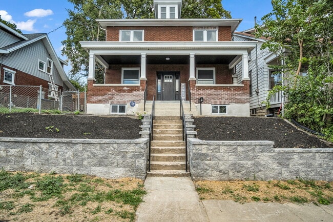 Building Photo - 721 N 2nd St
