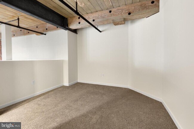 Building Photo - 303 Vine St