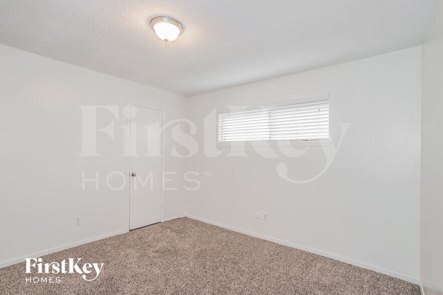 Building Photo - 26218 Maplewood Dr