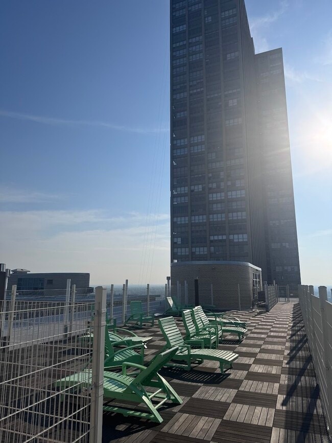 Building Photo - 3950 N Lake Shore Dr