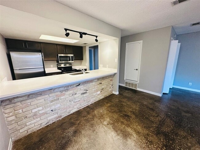 Building Photo - 3418 Willowrun Dr