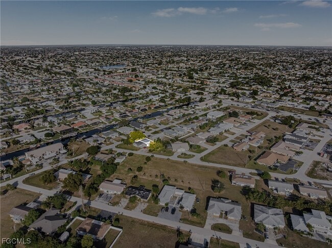 Building Photo - 4839 Tudor Dr