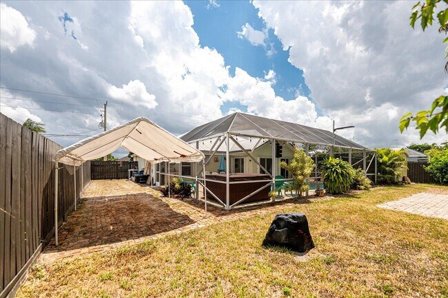 Building Photo - 279 SW Glenwood Dr