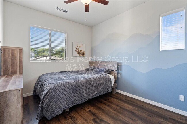 Building Photo - 21072 W Maiden Ln