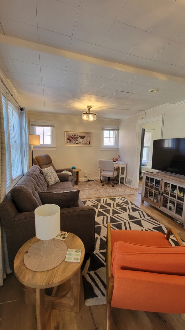 Building Photo - 922 6th St