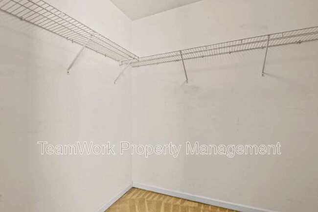 Building Photo - 412 Truman Dr
