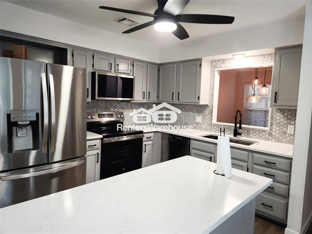 Building Photo - 12800 Briar Forest Dr