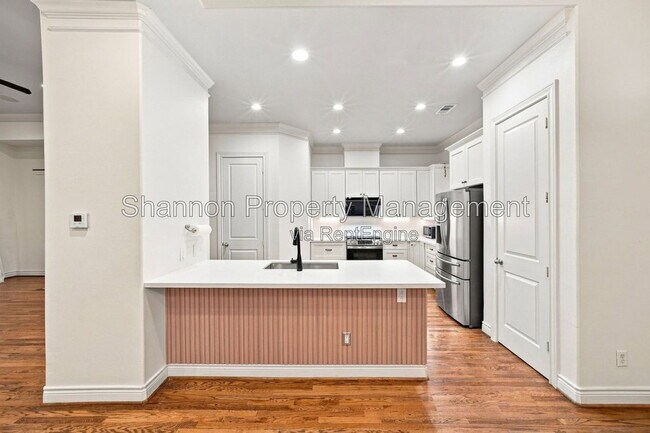 Building Photo - 9609 Pemberton Cres Dr