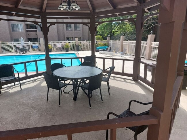 Building Photo - Mission Ridge 2 Bedroom 2 Bath Condo for Rent