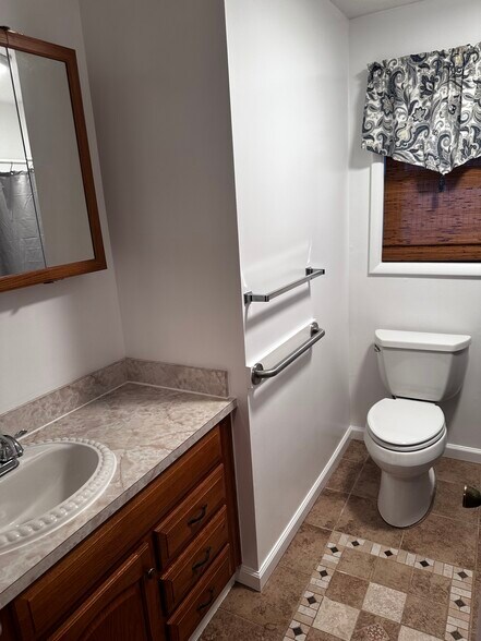 Building Photo - 3540 Wandering Ln NE