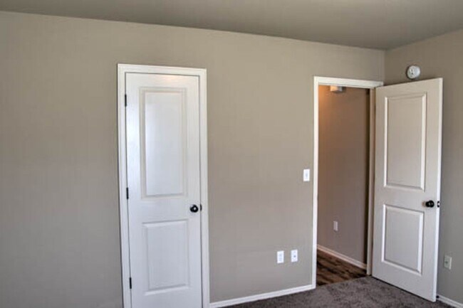 Building Photo - BIXBY SCHOOLS.    Great subdivision with pool and playground.