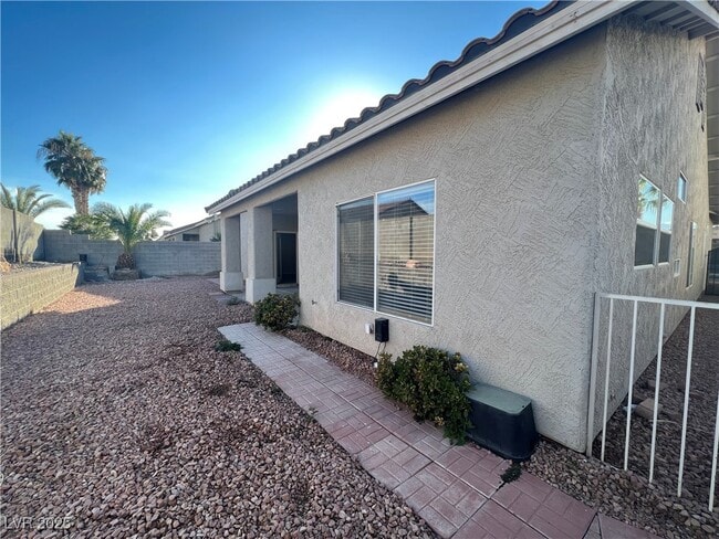 Building Photo - 5712 N Tropic Mist St