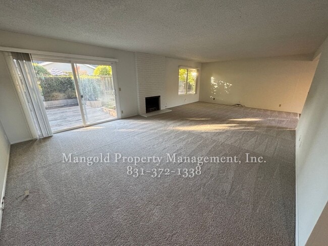 Building Photo - Beautiful 4-bed 2-bath Home with Cozy Fireplace and Large Backyard!