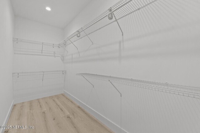 Building Photo - 213 Deportivo Dr