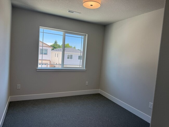 Building Photo - 9702 NE 29th Ave