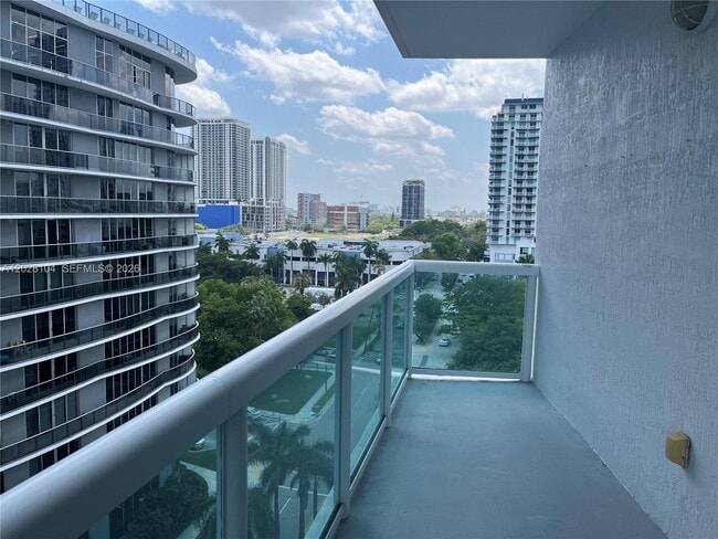 Building Photo - 1800 N Bayshore Dr