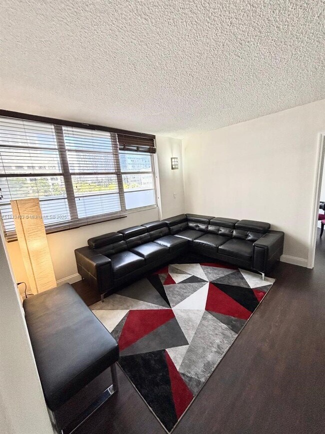 Building Photo - 801 Brickell Bay Dr