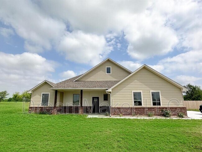 Primary Photo - 917 Apple Blossom Way