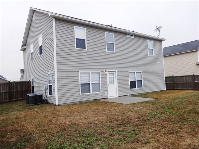 Building Photo - 114 Summer View Road