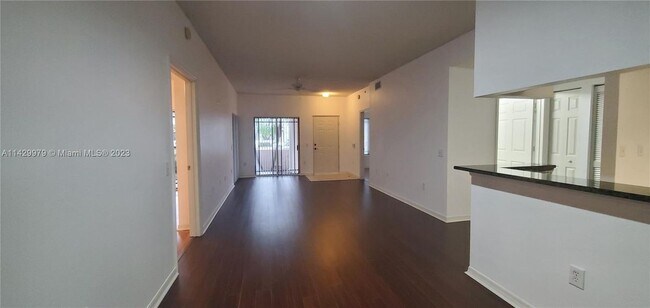 Building Photo - 2804 Sarento Pl
