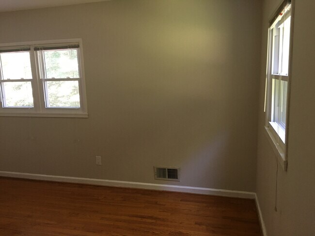 Building Photo - 1115 Westbriar Ct NE