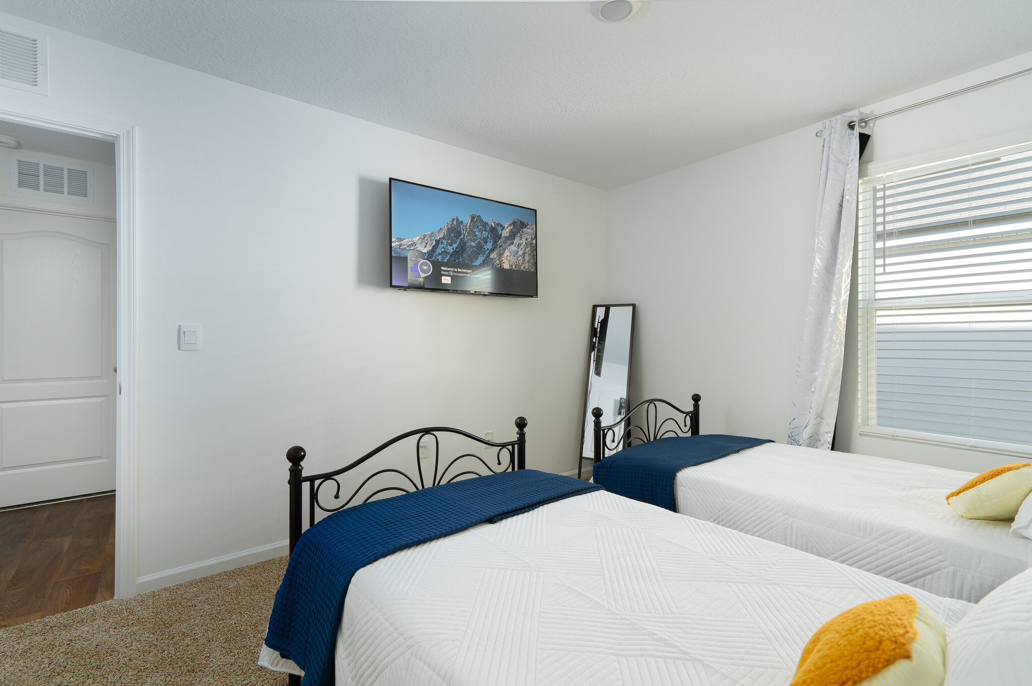 Building Photo - 17 Evermore Ct