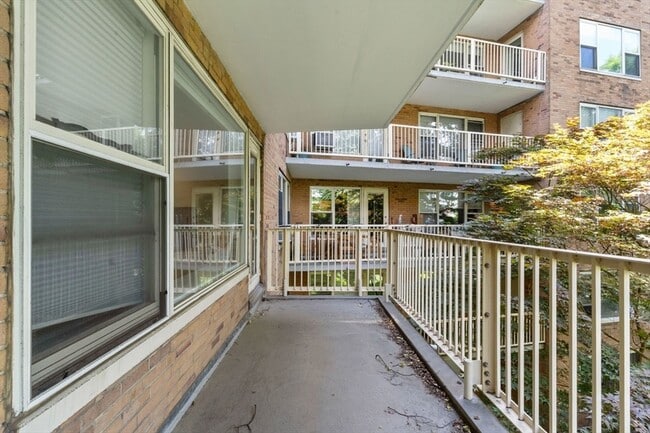Building Photo - 145 Pinckney St