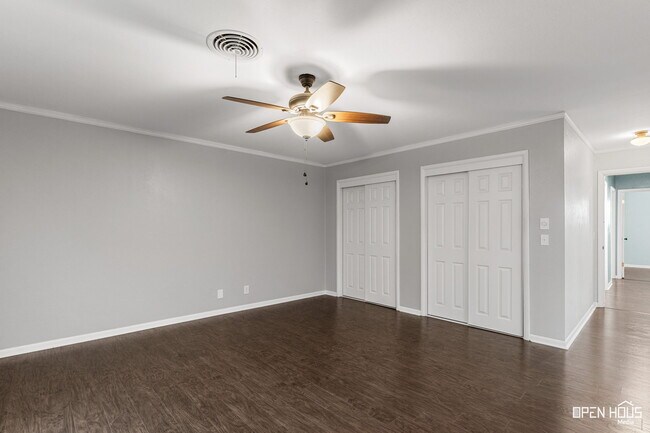 Building Photo - 4805 Big Bend Dr