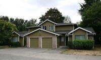 Building Photo - Perfect & Spacious 3 Bed, 1 1/2 Bath Duplex by the Puyallup River!