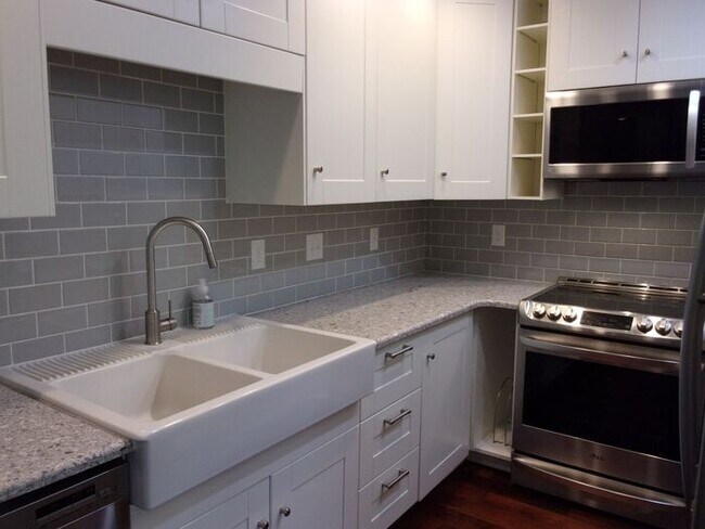 Building Photo - 3 Bedroom 2 Bath Home on over 1 Acre in Yo...