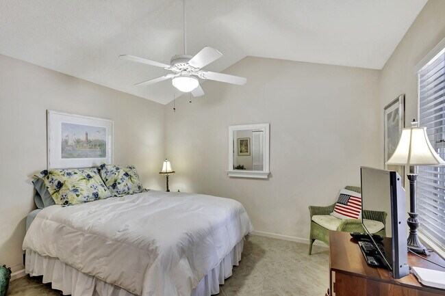 Building Photo - 716 Ocean Dunes Cir