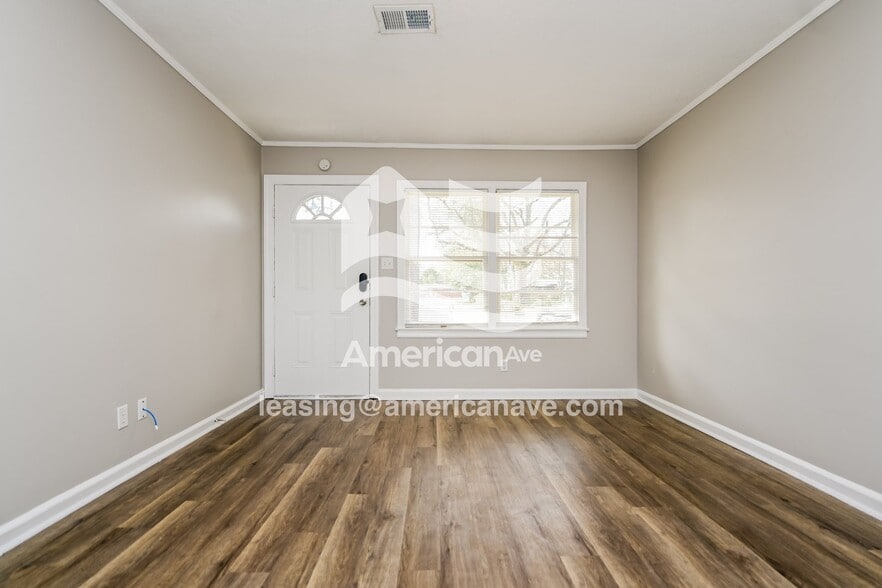 Building Photo - 114 Ravenwood Way