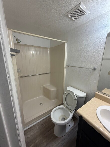 Building Photo - 2833 E Le Marche Ave