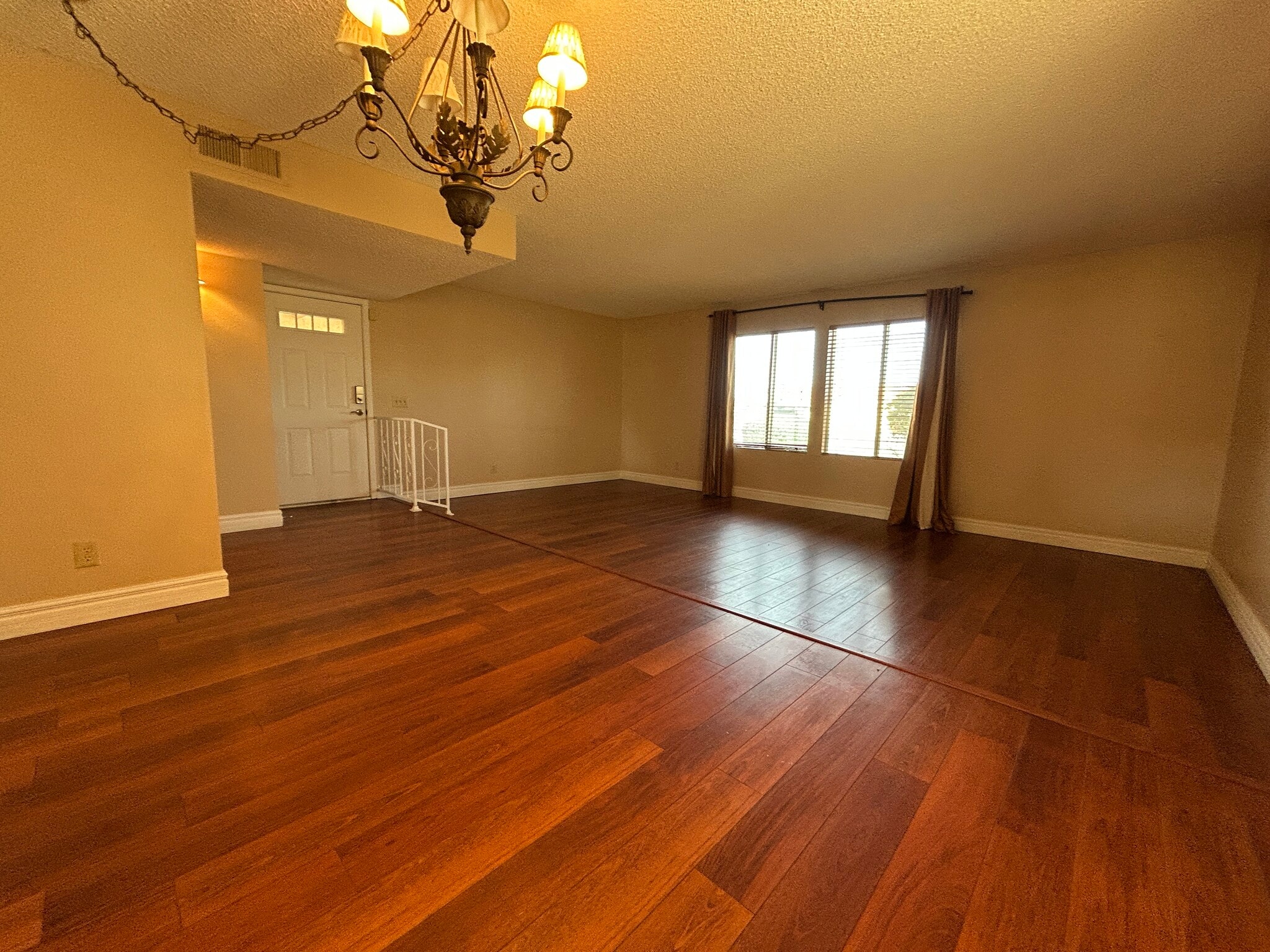 Building Photo - 12138 S Tomi Dr