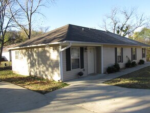 Building Photo - LJM-1805 Lexington (A-B)