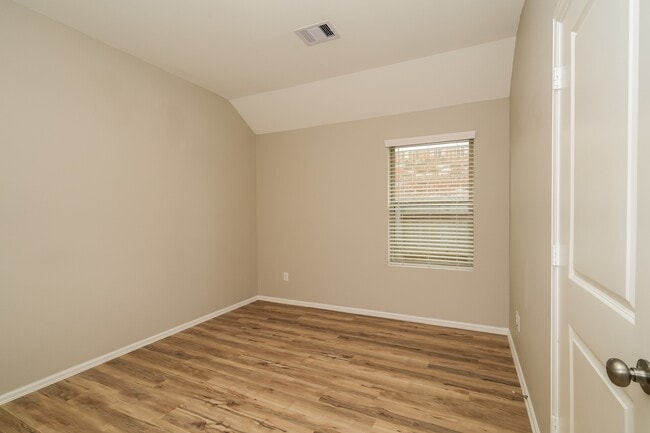 Building Photo - 19077 Sonora Chase Dr